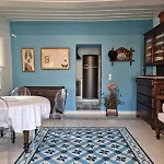 Abella Maison, * Kithnos